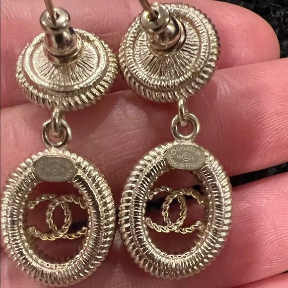 CHANEL Gold-Tone Pearl Drop Earrings with Interlocking CC - Picture 7 of 11